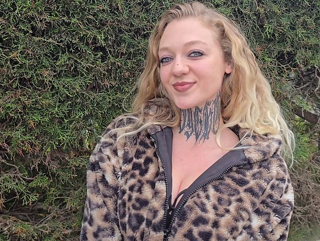 Valery_Venom's Porno Video: 100% SCHLAMPE! Von der Straße direkt in die fo**E! Kevin(19) pumpt mir mein fi**LOCH voll!