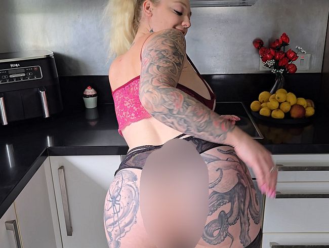 Valery_Venom's Porno Video: Verboten oder unmora*isch? Mitleidsfi** für Stiefbruder(19j)