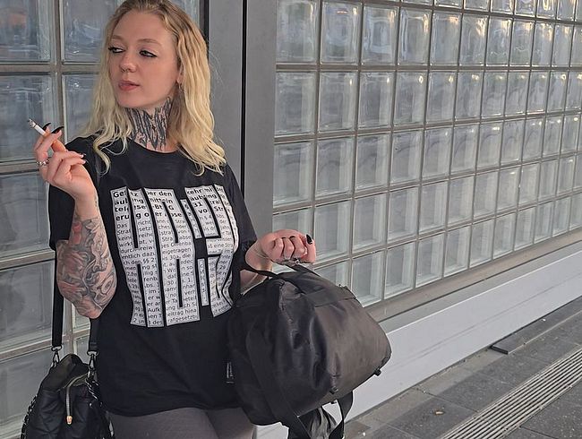 Valery_Venom Porno Video: JEDER darf BLANK ran! Vom Flughafen abgeschleppt & reingespri**t