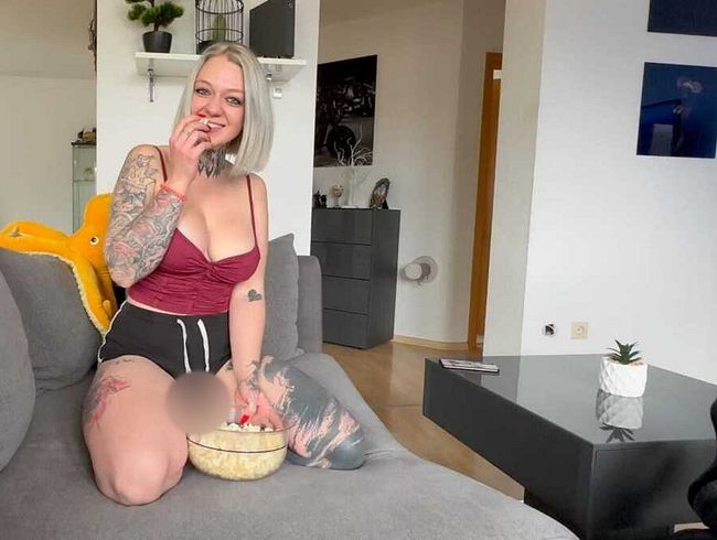 Valery_Venom Porno Video: POV: NETfi** & CHILL! Intimer Abend mit dem Alten meiner BF
