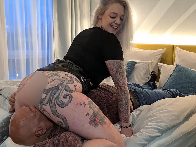 Valery_Venom Porno Video: PREMIERE facesi***ng !! Frisch gefüllte sper*afo**e für VersagerFreund. Auslec*en du Loser